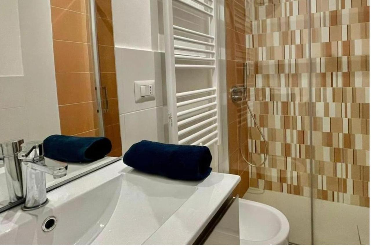 Appartamento In Centro A Milano Con A/C & Wi-Fi Milão Exterior foto
