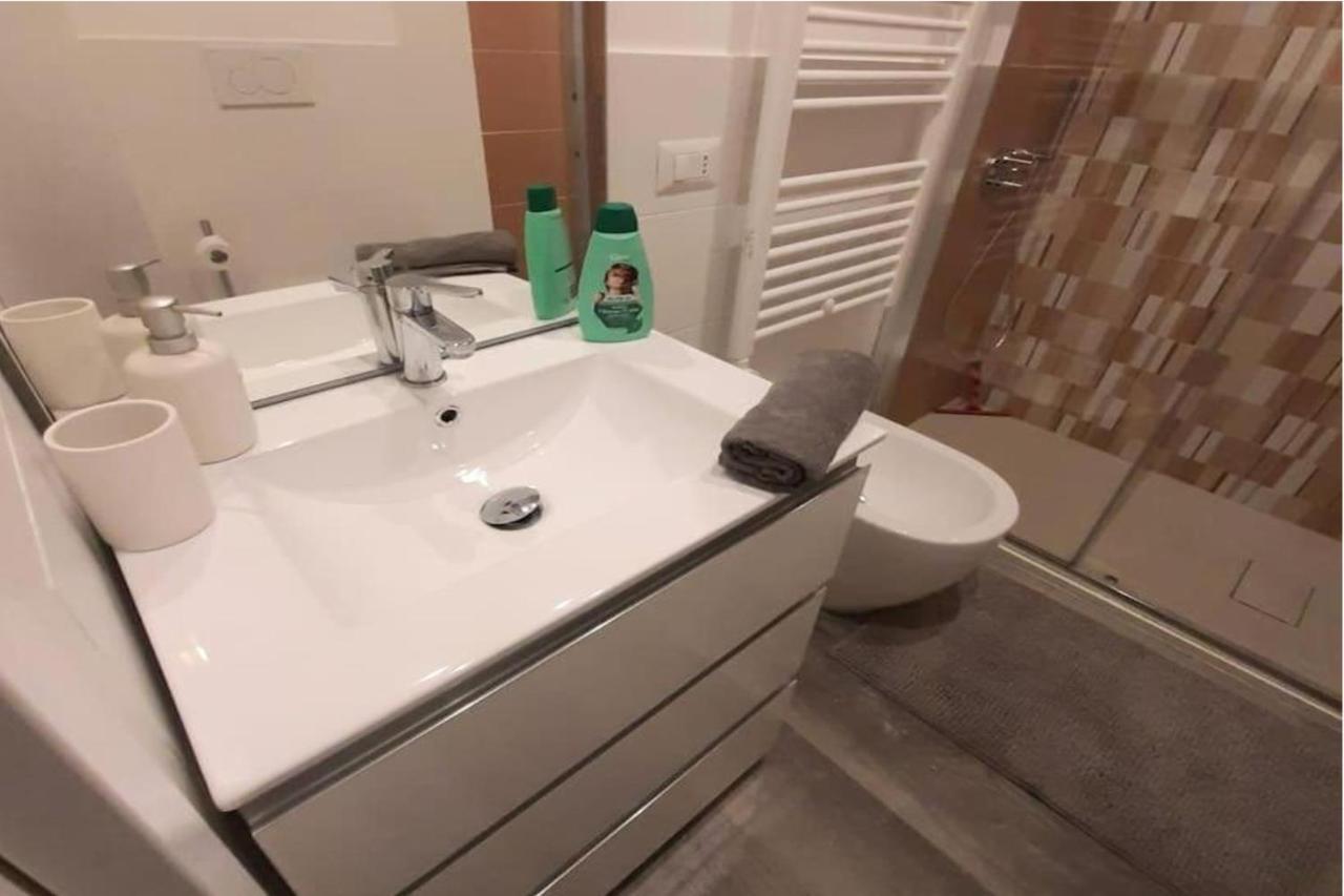 Appartamento In Centro A Milano Con A/C & Wi-Fi Milão Exterior foto